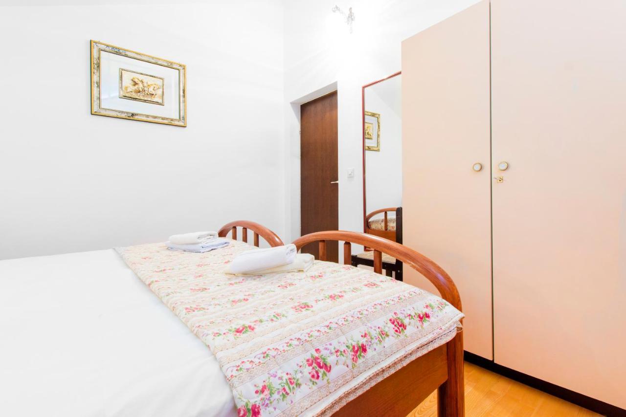 7 Olives Apartments Rogoznica  Extérieur photo